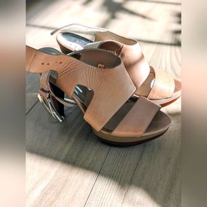 Michael Kors Tan Heals, Size 6